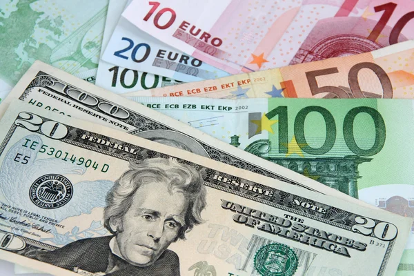 Доллар и евро резко рванули вверх - курс на 3 апреля
