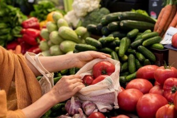 До 100 гривен за 1 килограмм: в Украине значительно подорожали помидоры