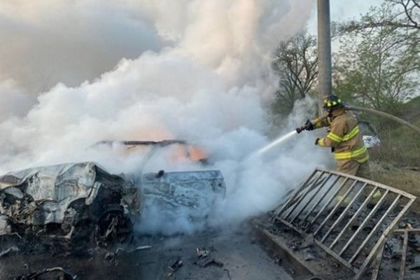 В Запорожье в результате ДТП загорелся автомобиль, есть жертвы