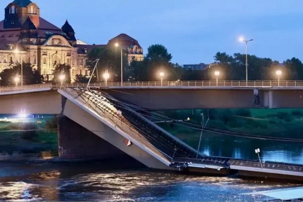 В Дрездене обвалился важный мост через Эльбу