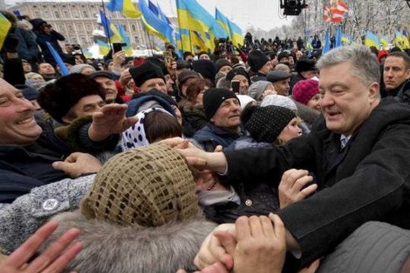 Украинцы назвали Порошенко главным политиком года