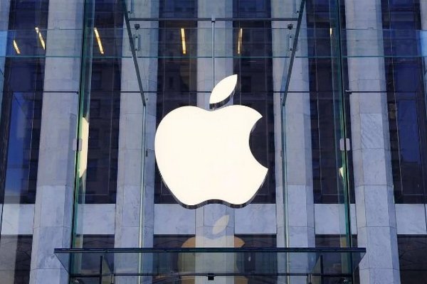 Apple приближается к рекордной капитализации в 4 трлн долларов: что происходит