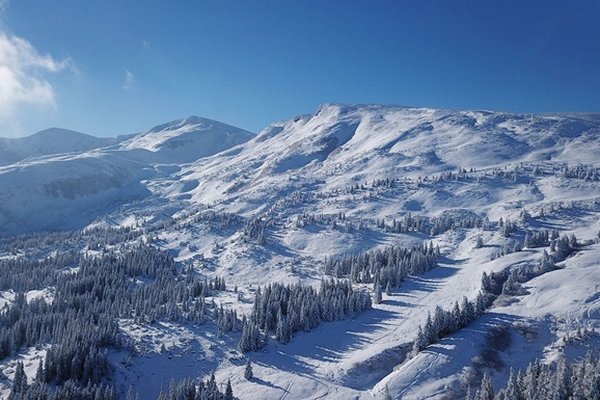 На горнолыжном курорте погибла туристка - СМИ