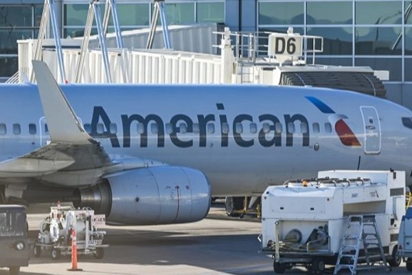 Слабый прогноз прибыли снижает акции American Airlines