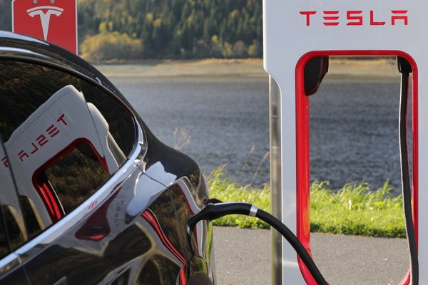 Массовые протесты против Tesla: что требуют рабочие?