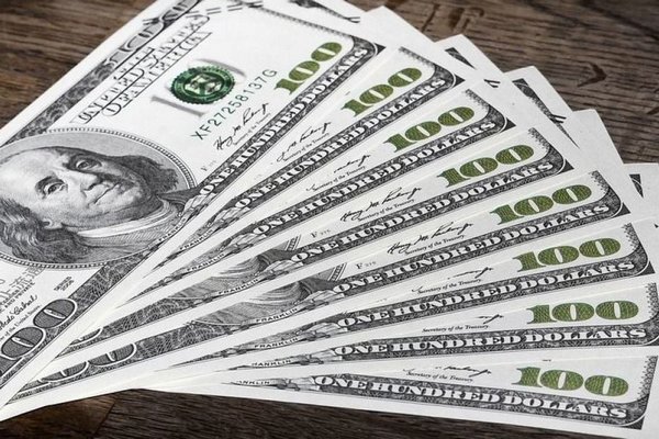Украинская гривна укрепляется: курс доллара продолжает падать
