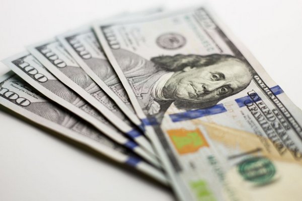Реакция рынков: евро упал после угроз Трампа ввести 50% пошлины на ЕС