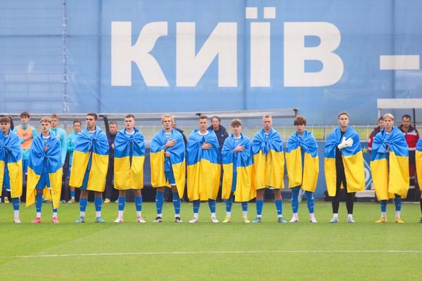 Контракт на Три Года: Экс-Нападающий