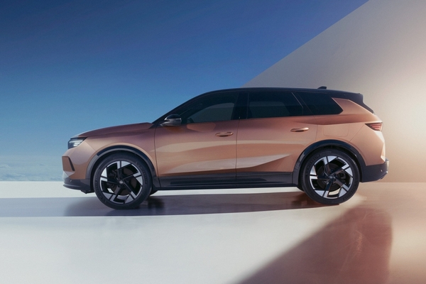 Новый Opel Grandland 2025: Революция в Сегменте Электрических Кроссоверов