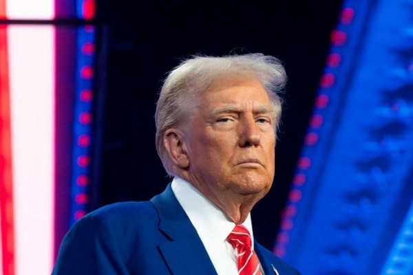 Трамп Усиливает Миграционный Контроль: Запрет на Въезд из 12 Стран