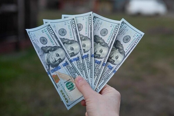 Валютные качели: Гривна укрепляется, доллар и евро теряют позиции