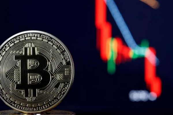Bitcoin: почему цена криптовалюты опустилась ниже $117 000