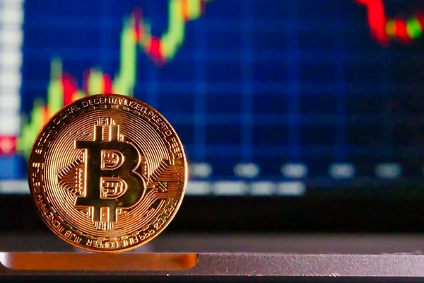 Цена биткоина сегодня: новый рекорд и взгляд на крипторынок