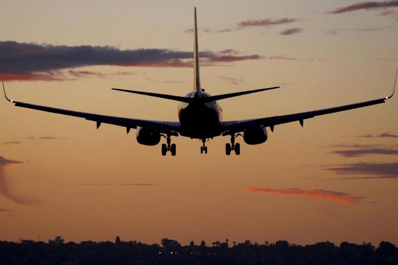 Российский самолет, направлявшийся в Дубай, экстренно сел из-за отравления пассажиров