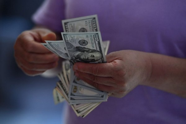 Официальный курс НБУ на 25 сентября: доллар подорожал, евро подешевел