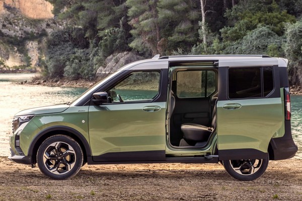 Новый Ford Tourneo Courier и 7-ступенчатый автомат: Технический тест-драйв