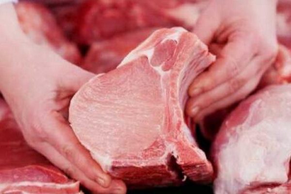 Внутренняя конкуренция и избыток предложения: что держит цены на свинину на уровне 97 гривен