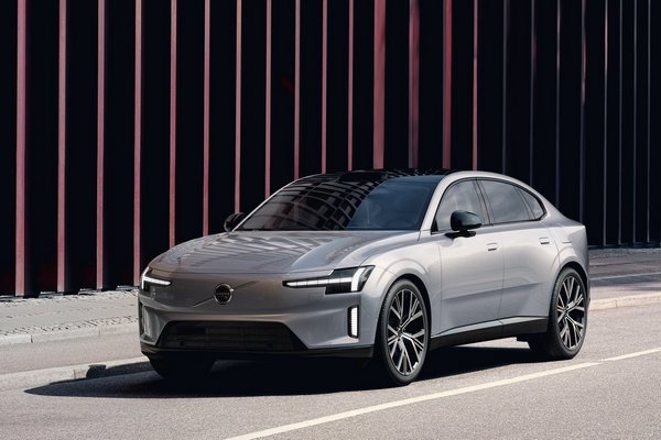 Volvo Cars против конкурентов: Успешный отчет укрепляет позиции на премиальном авторынке