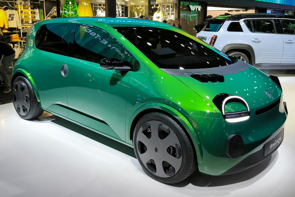 Технологичный Twingo: Интеграция Google, ADAS и большие дисплеи в новом электрокаре