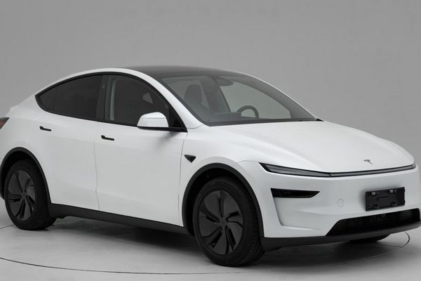 Умный салон: Что предлагает новая Tesla Model Y Long Range RWD пассажирам