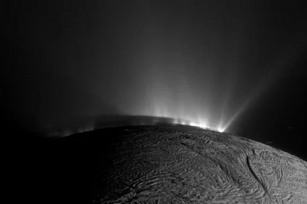 Раскрыт химический секрет космоса: как радиотелескопы обнаружили гигантские залежи токсичного газа