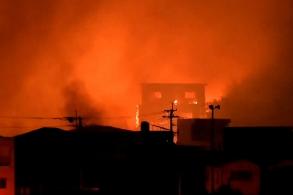 Мужчина 70 лет пропал без вести: последствия и причины крупного пожара на юго-западе Японии