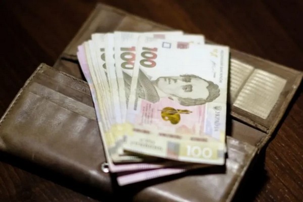 Полный стаж и возраст: кому положена доплата 2595 грн с 1 января