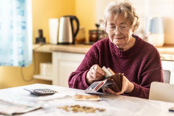 2,8 миллиона «невидимок»: почему треть пенсионеров Украины продолжает работать в 2026 году