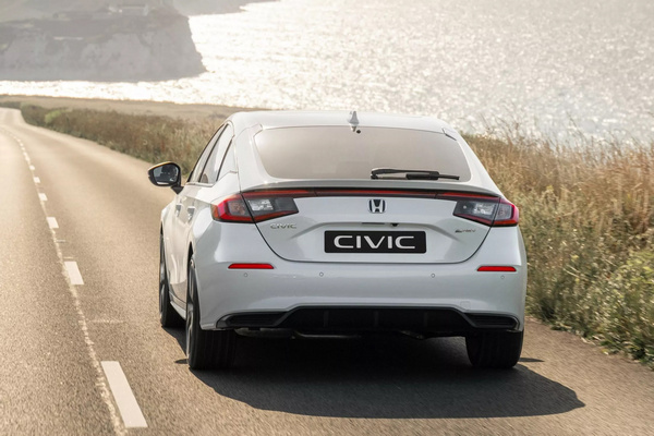 Новая Honda Civic против конкурентов: сможет ли японский бестселлер вернуть лидерство в 2026 году?