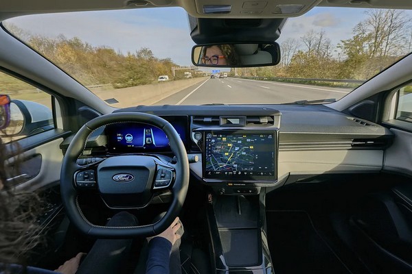 Будущее за беспилотниками: Успехи Ford BlueCruise в цифрах и фактах