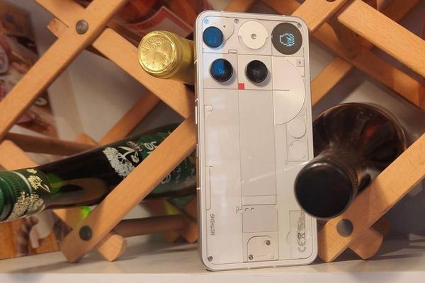 Nothing Phone 3a Lite VS Nothing Phone 4 series: від доступності до фл