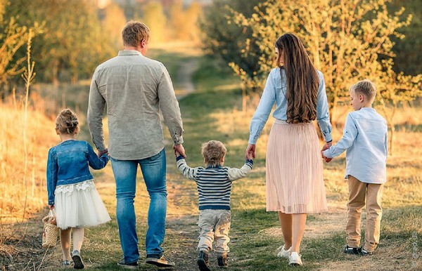 Помощь семьям: как получить ежемесячные 2100 гривен