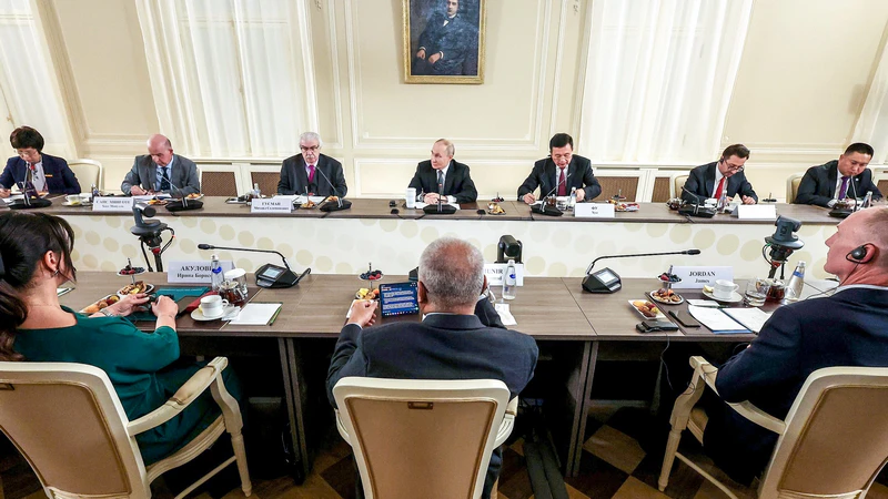 Гражданская активность за океаном: современные вызовы политической системы