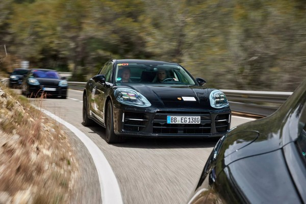 Двигатели Euro 7 и мощные гибриды: что будет под капотом Porsche Panamera 2028