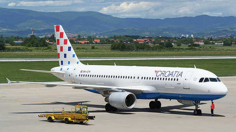Инцидент с Airbus в Хорватии: самолет Croatia Airlines сошел с полосы
