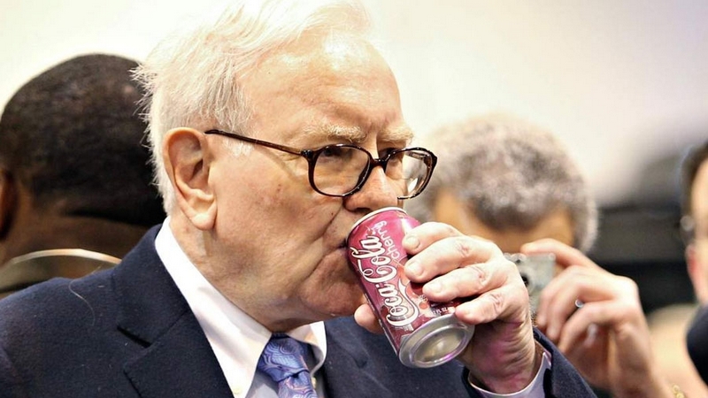 Уроки капиталовложений от Уоррена Баффета: почему акции Coca-Cola остаются в Berkshire Hathaway Уроки капиталовложений от Уоррена Баффета: почему акции Coca-Cola оста