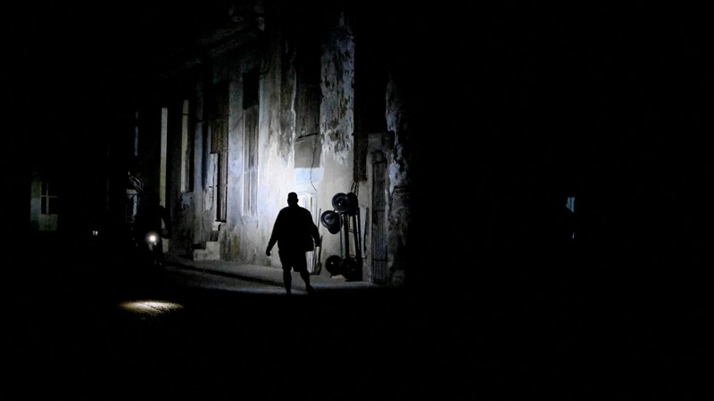 Масштабный кризис энергосистемы: на Кубе произошло полное отключение электричества
