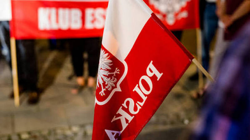 Новые требования Варшавы: Польша вновь поднимает вопрос немецких репараций Современный стол переговоров по политике Европейского Союза с официаль