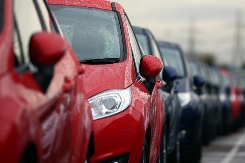 Крупнейшие производители автомобилей прогнозируют падение продаж