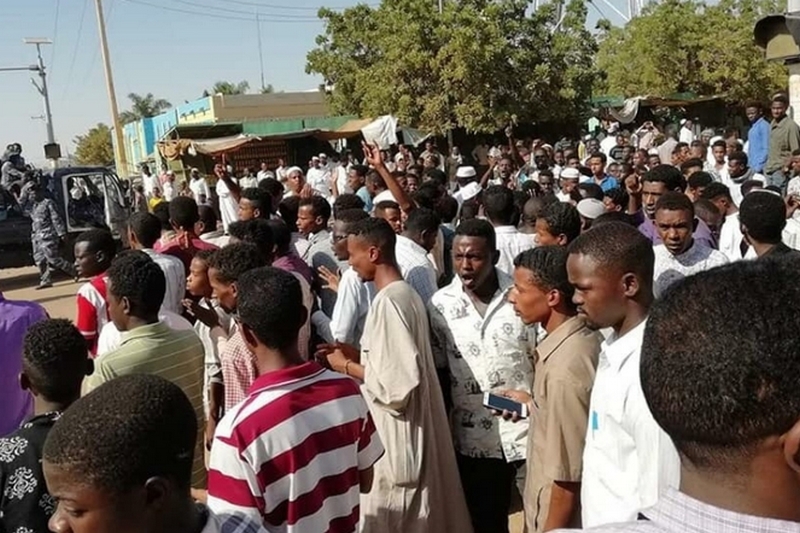 В Судане ввели чрезвычайное положение