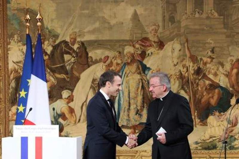 Посол Ватикана во Франции попал в интимный скандал