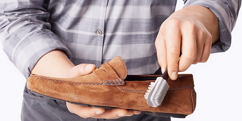 Как ухаживать за замшевой обувью
