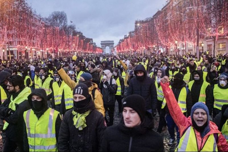 В Париже арестовали почти 30 протестующих