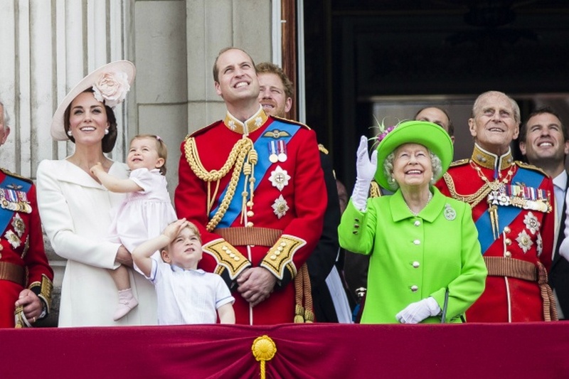 Британская королевская семья начала войну с троллями в соцсетях