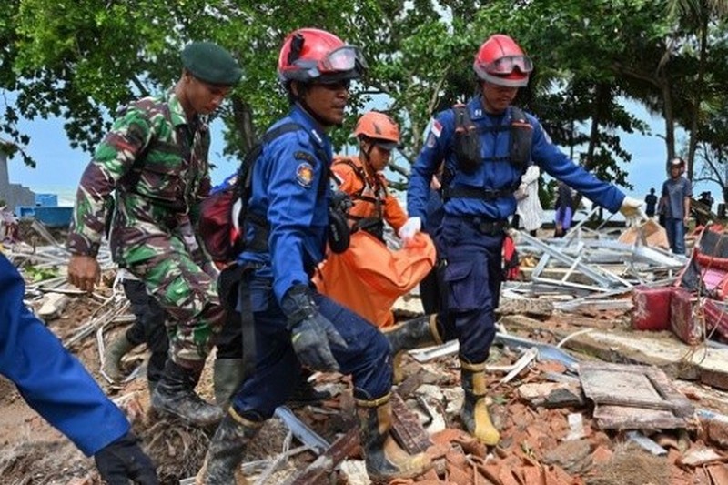 Из-за наводнений в Индонезии погибло по меньшей мере 42 человека