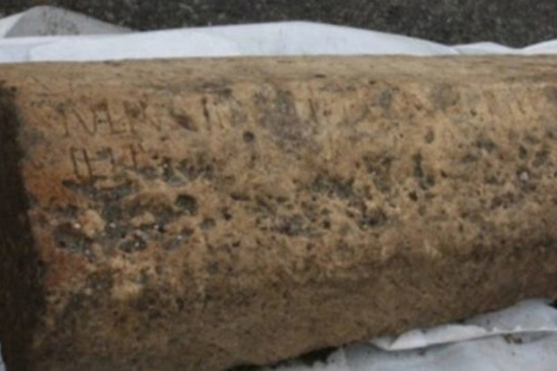 Ученые нашли древний саркофаг под стоянкой автомобилей