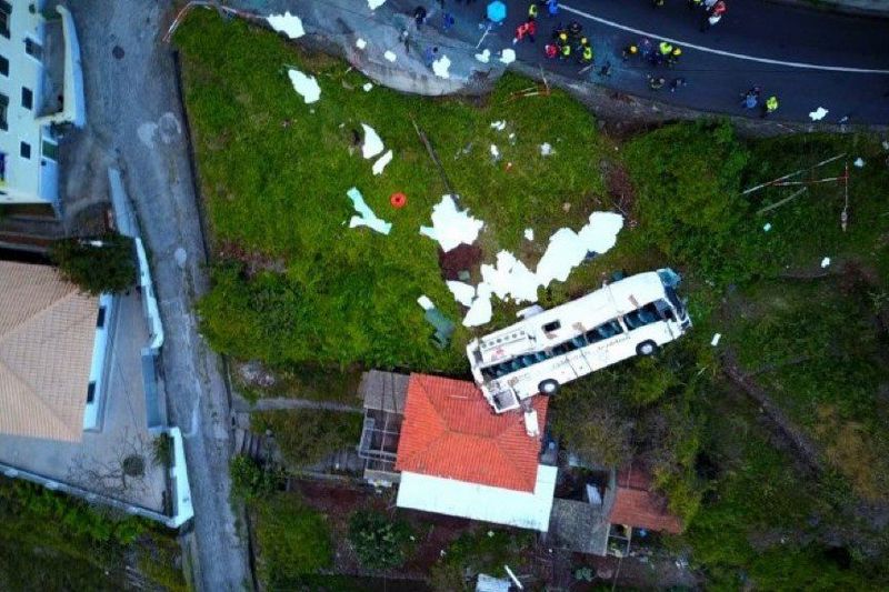 В Португалии объявили национальный траур из-за жуткого ДТП с туристических автобусом