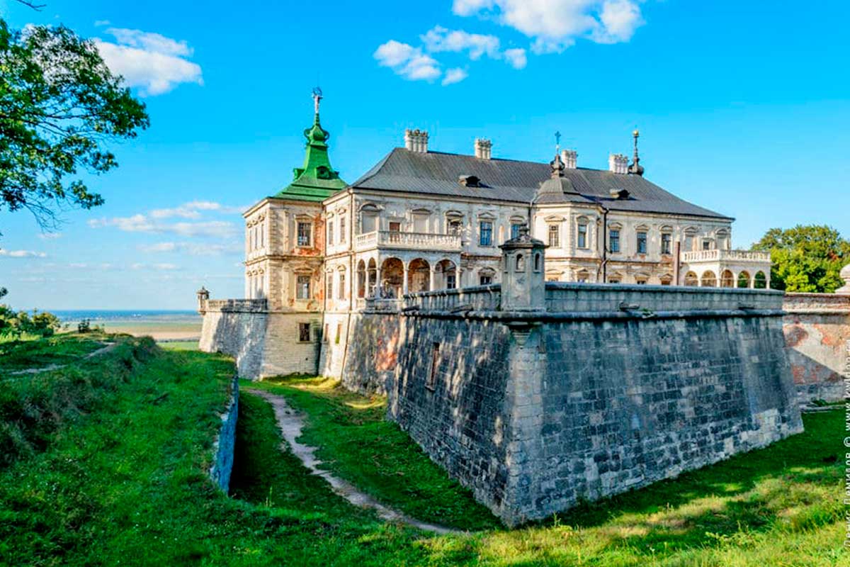 Замки Львівщини – найкращий відпочинок на Західній Україні