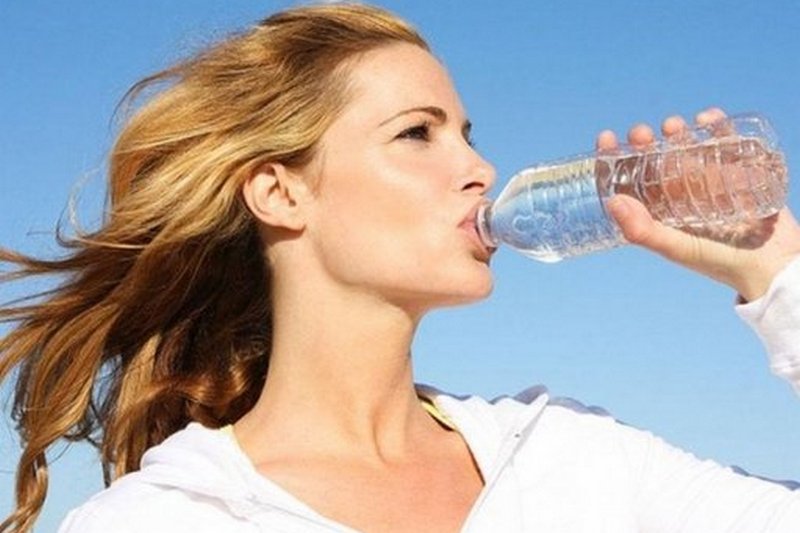 Сколько пить воды летом?