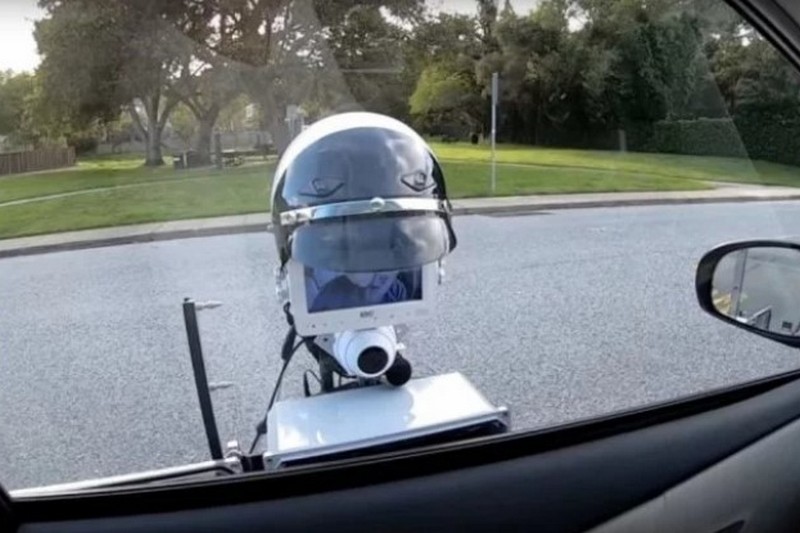 На дорогах Калифорнии появился робот-полицейский